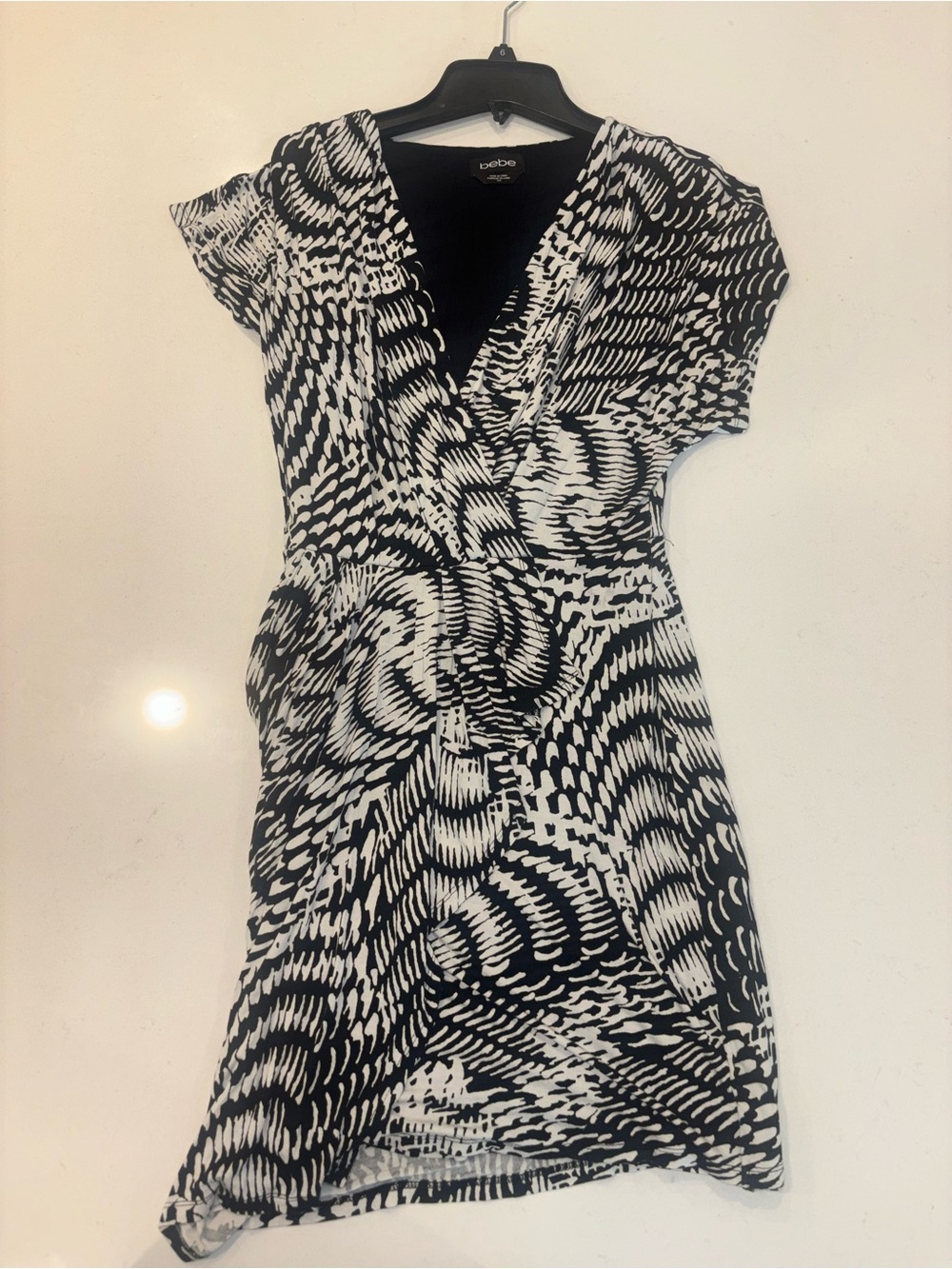bebe Black & White Abstract Print Wrap Dress S/P